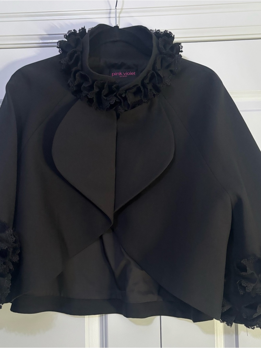 Black Ruffle-Trim Capelet - Picture 3 of 4